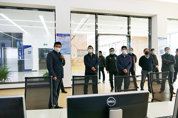 1582697682672374.jpg 參觀三樓中控室.jpg