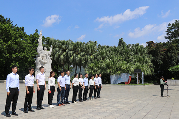 1626139383325966.jpg 百色起義紀(jì)念碑獻(xiàn)花圈儀式.JPG